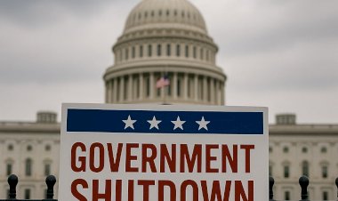U.S. Government Shuts Down as Congress Fails to Break Budget Deadlock