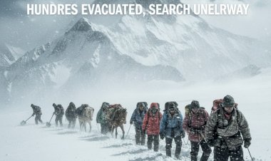 Mount Everest Rescue: Hundreds Evacuated, Search Underway for 200+ Hikers Trapped by 'Unusual' Blizzard